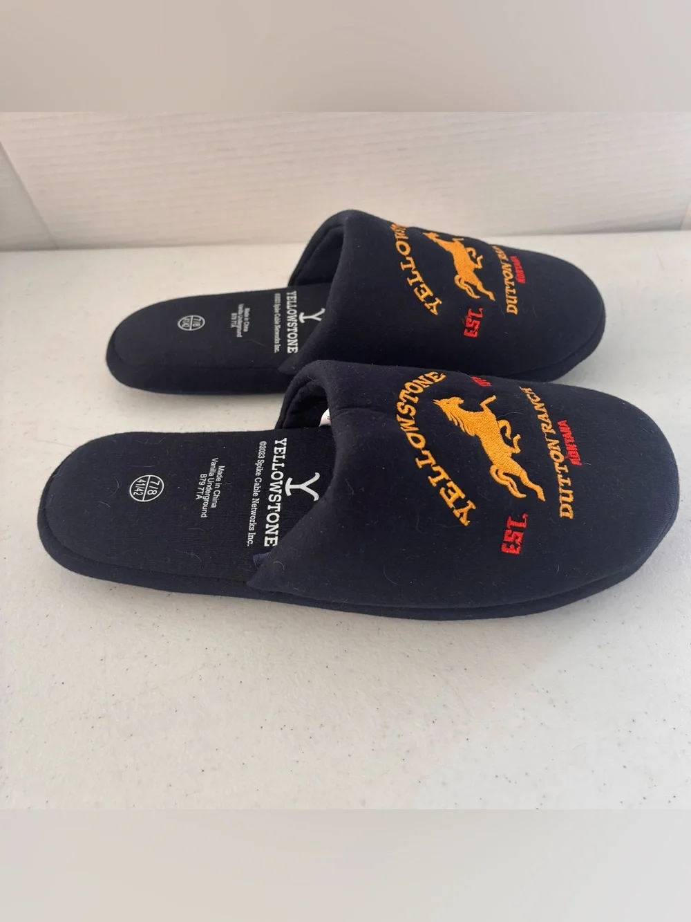 Yellowstone Dutton Ranch Mule Slippers Mens Size US 8/9 Black
